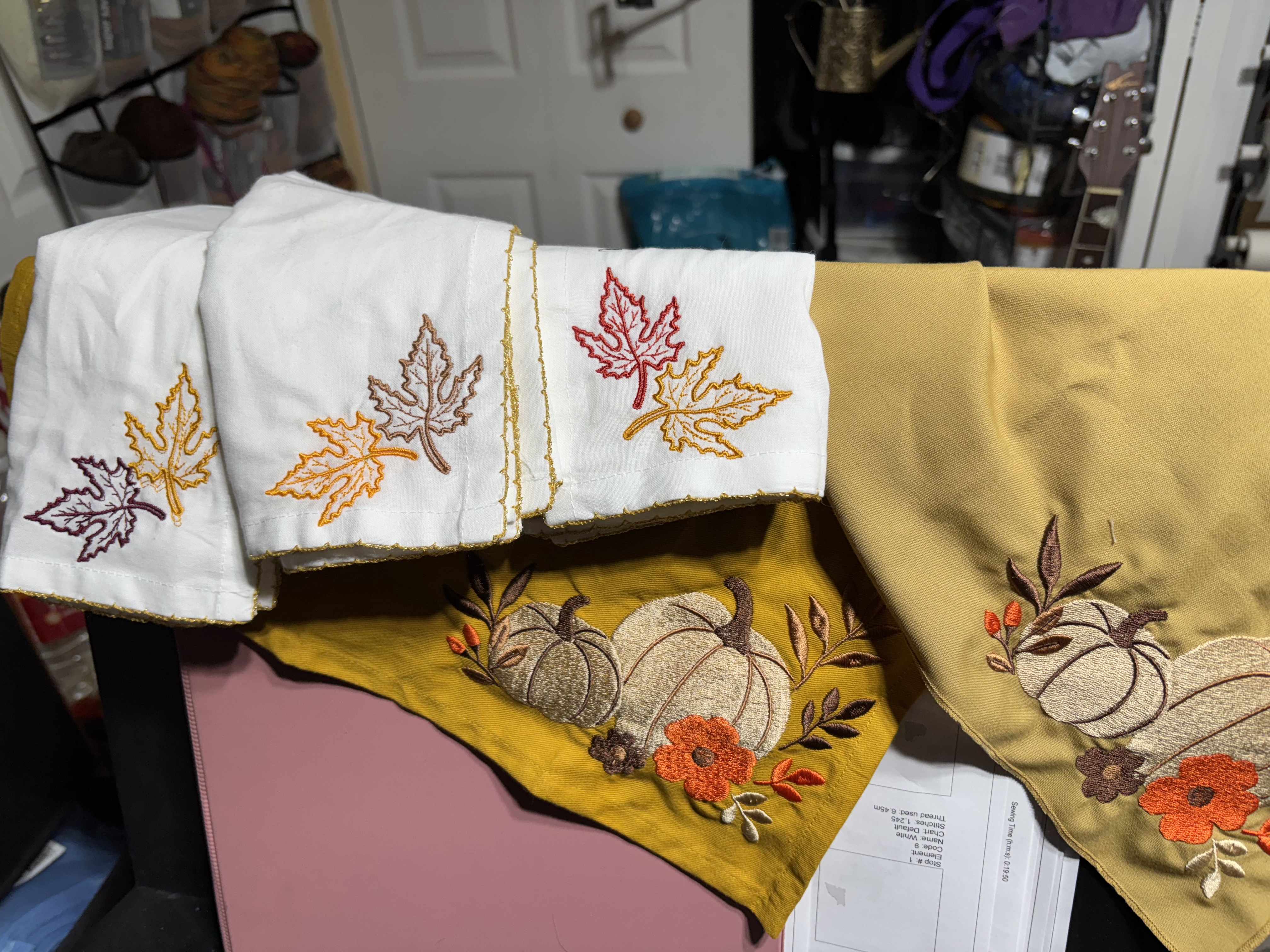 Fall table linens